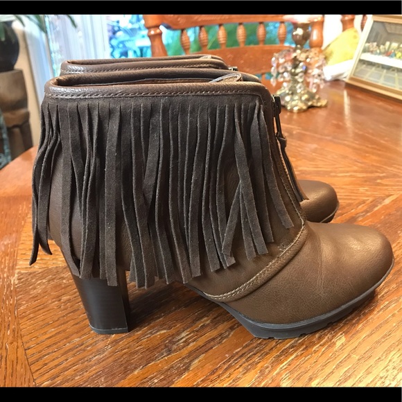 Pretty Wild & Fringy Brown Leather Boots! - Picture 16 of 16